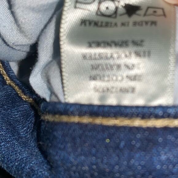 Sneak Peek Mid Rise Distressed Raw Hem Dark Rinse Cropped Jeans size 13 - Picture 8 of 8